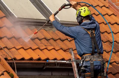 Démoussage et hydrofuge de toiture au Gallet